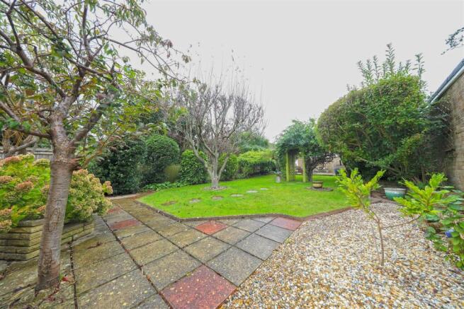 nicholas james glynn road week garden 3.jpg