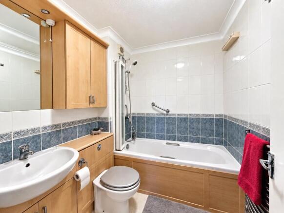 Apartment in Wallington - More