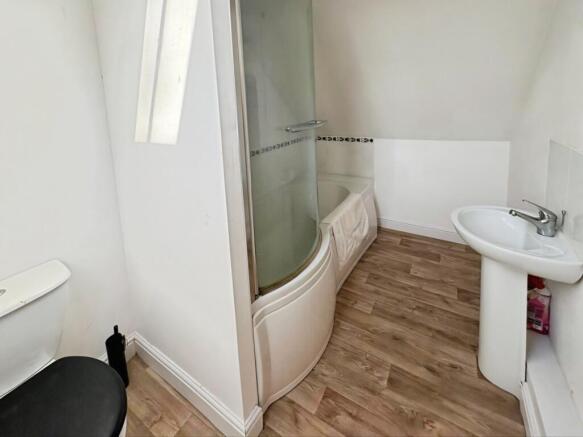 2 bed Flat for sale Image 5