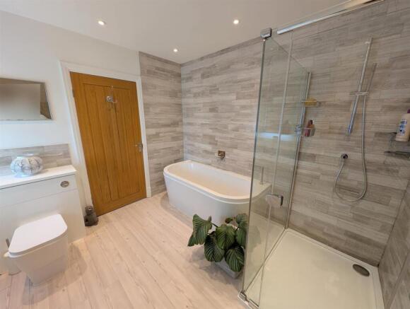 Family Bathroom/WC