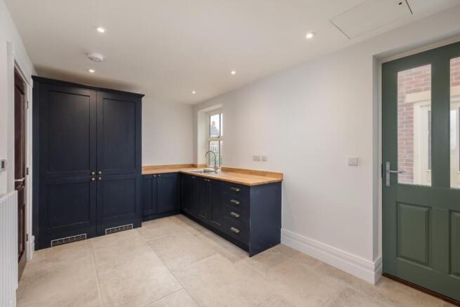 4 bed Detached for sale Image 11