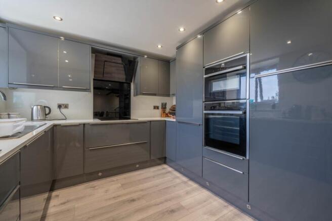 KITCHEN DINER