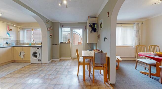KITCHEN/BREAKFAST ROOM