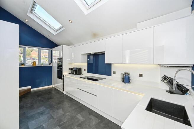 4 bed Detached for sale Image 7