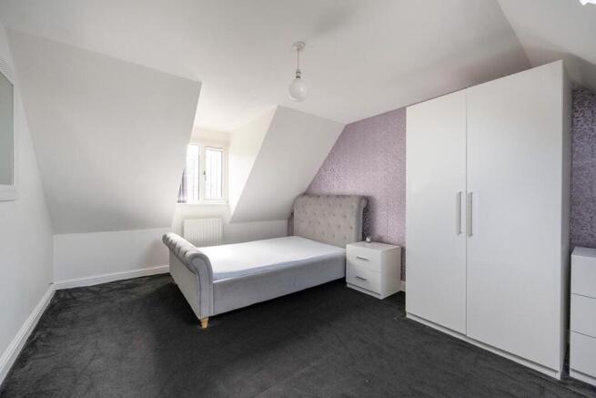 5 bed Detached for sale Image 10