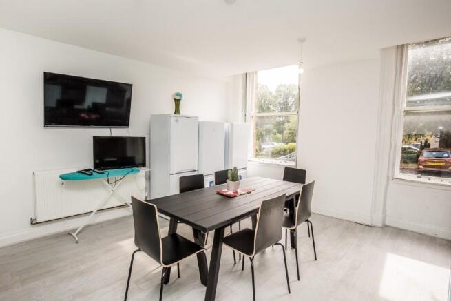 8 bed Flat to rent Image 11