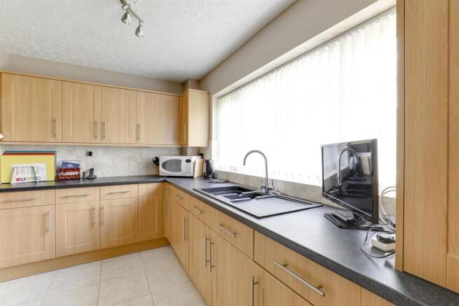 kitchen 1.jpg