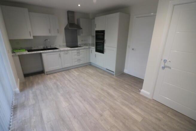 3 bed Semi-Detached to rent Image 4