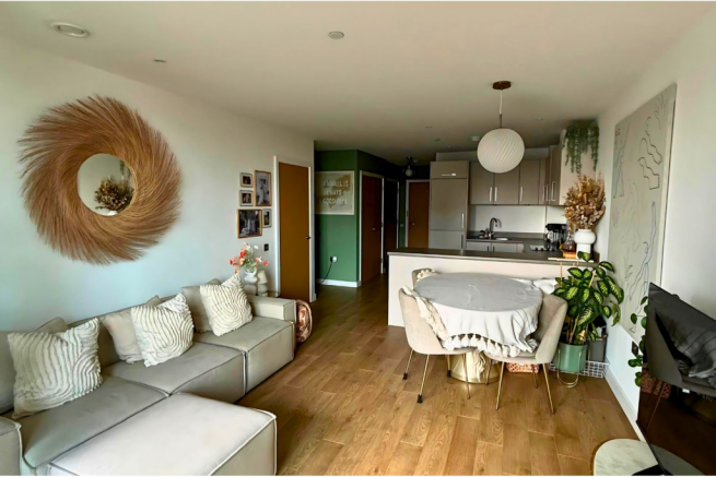 Lounge / Kitchen
