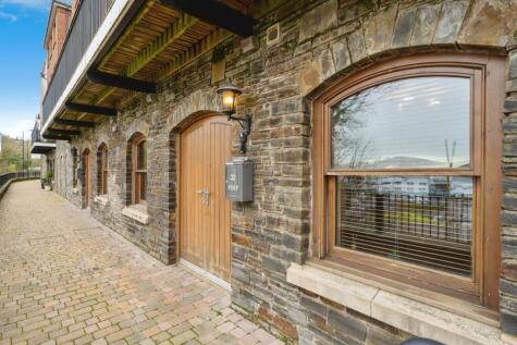 Meadow Bank, Llandarcy, Neath, Neath Port Talbot, SA10