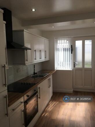 3 bed Semi-Detached to rent Image 2