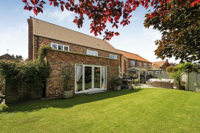 2 Cleveland Close2.jpg