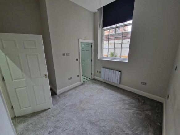 Main bedroom pic 1.jpg