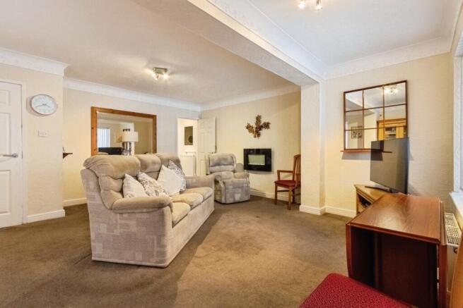 3 bed Semi-Detached for sale Image 6
