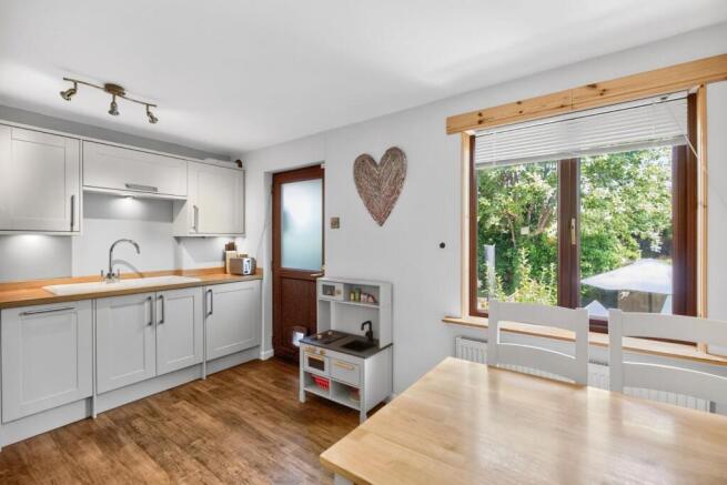 3 bed House for sale Image 6