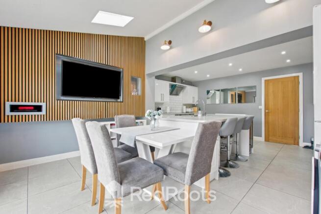 3 bed Semi-Detached for sale Image 6