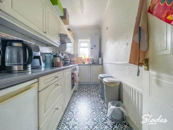 8 holdenhurst kitche