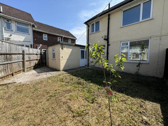 3 bed End of Terrace to rent Image 4