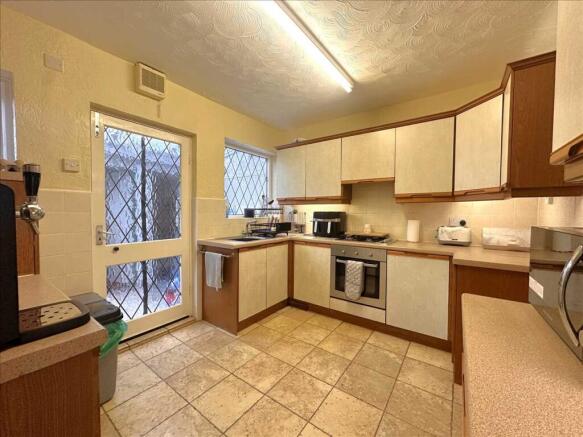 4 bed House for sale Image 6