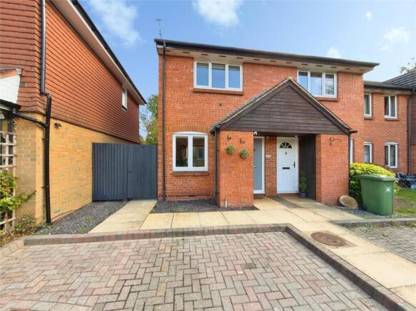 2-bed terraced on Portia Grove, Warfield, Bracknell, Berkshire, RG42, £425,000