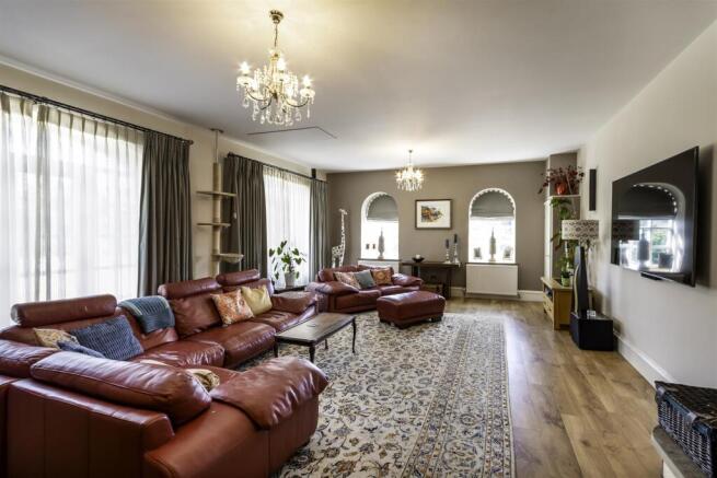 4 bed Detached for sale Image 10