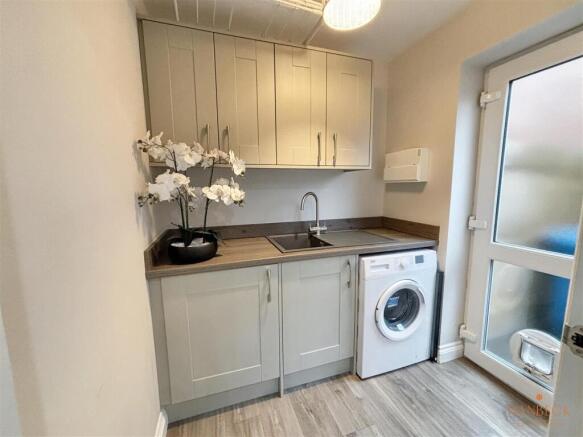 3 bed Semi-Detached for sale Image 8
