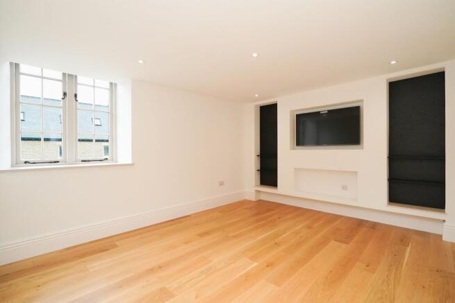4 bed Mews to rent Image 8