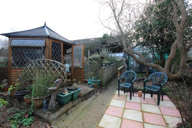 PATIO AND SUMMERHOUSE.JPG