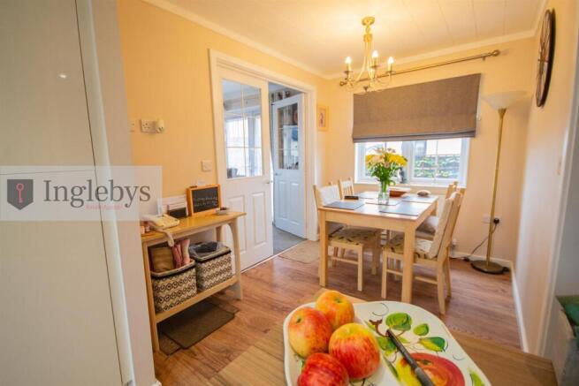 2 bed Park Home for sale Image 8