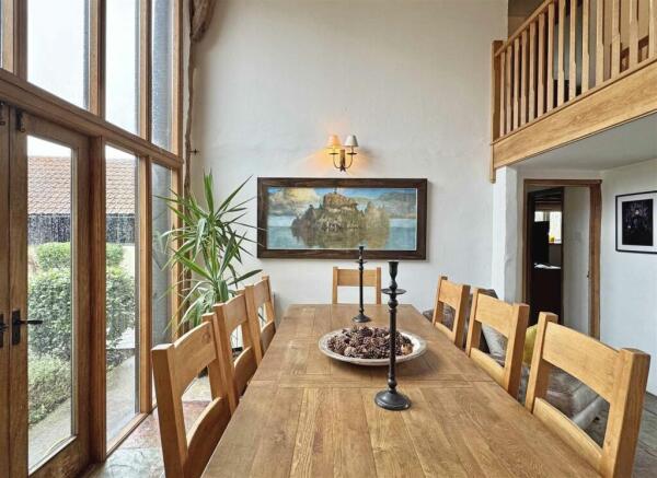 Dining Area c.jpg
