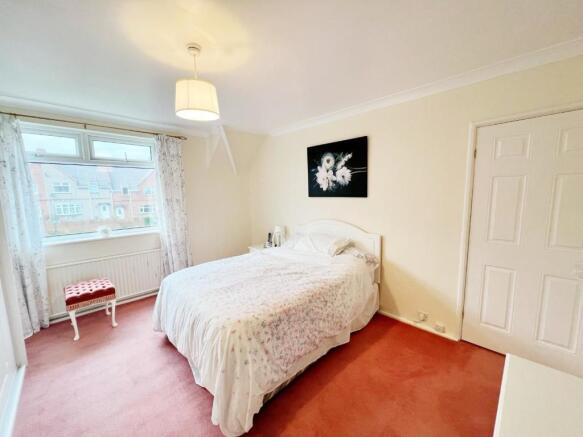 Bedroom 1 pic 2.jpg