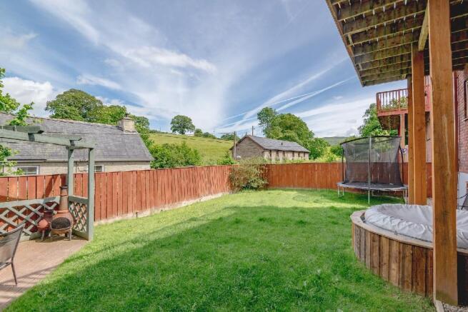 26 Troed yr Bryn, Bu