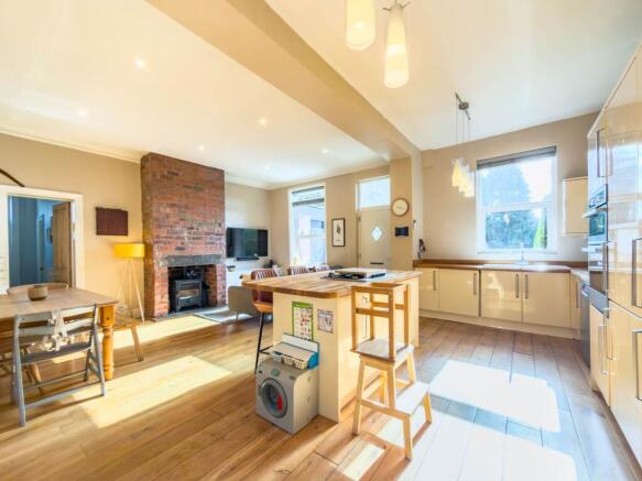 3 bed Semi-Detached for sale Image 7