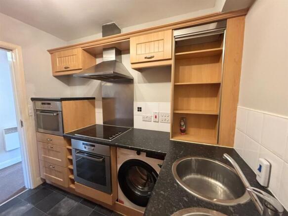 2 bed Apartment to rent Image 6
