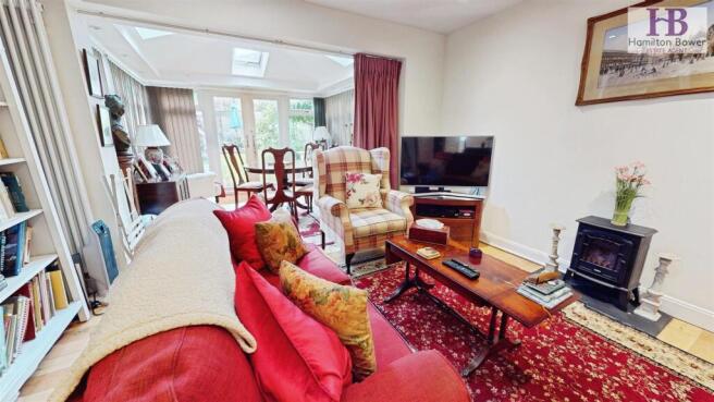 OPEN PLAN DINING KITCHEN/LOUNGE