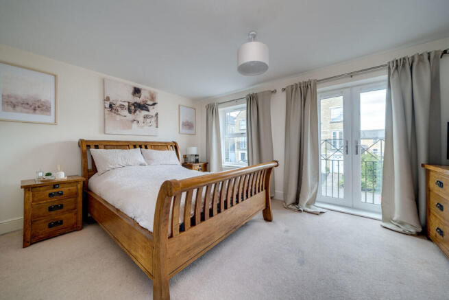 4 bed Town House for sale Image 8