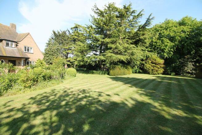 FRONT GARDEN