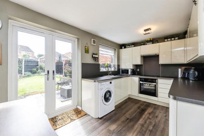 3 bed Semi-Detached for sale Image 5