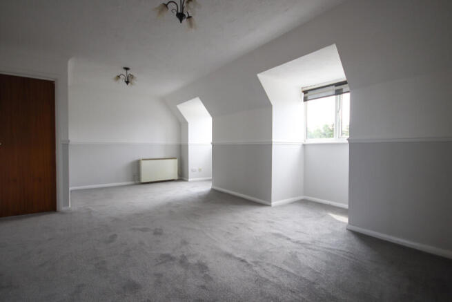 SPACIOUS TOP FLOOR FLAT WITH SEA VIEWS ¿ COASTA