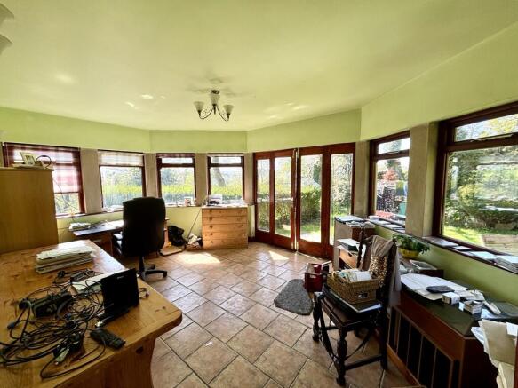 5 bed Detached for sale Image 7