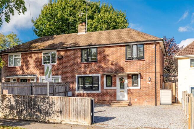 3-bed semi-detached on Elizabeth Avenue, Newbury, Berkshire, RG14, £450,000