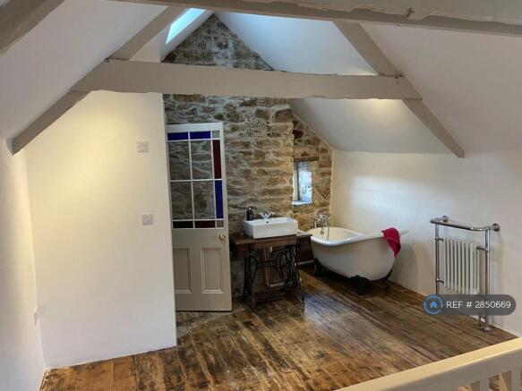 Bedroom/Bathroom