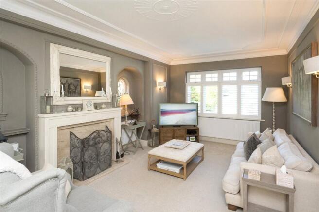 6 bed Detached for sale Image 8