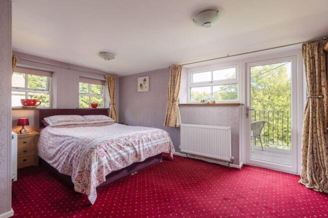 8 bed Detached for sale Image 7