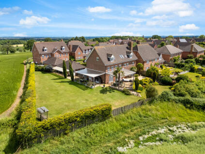 Pebworth Drive, Hatton, Warwick Warwickshire CV35 7UD