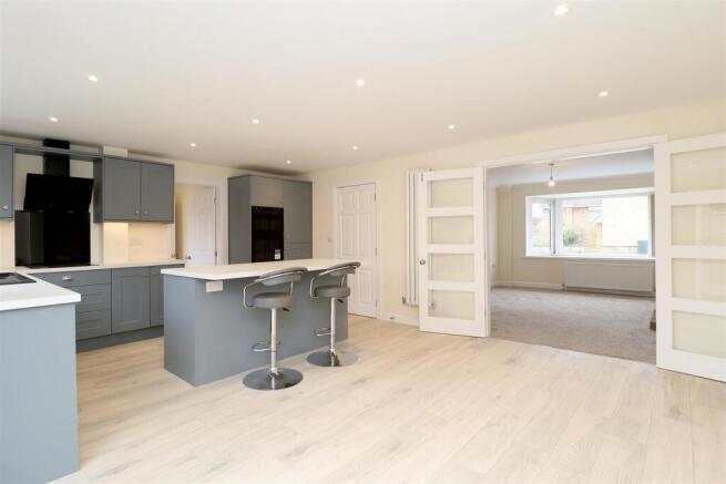 4 bed Semi-Detached for sale Image 4