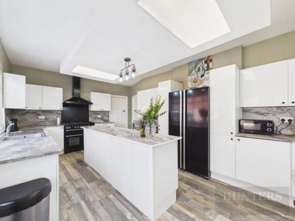 5 bed Detached for sale Image 5