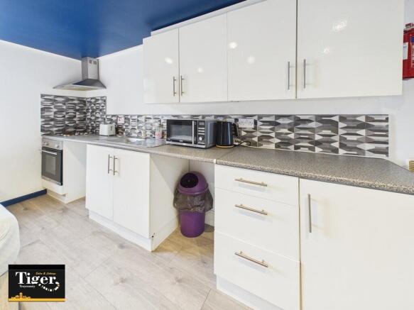 CAM02176G0-PR0822...