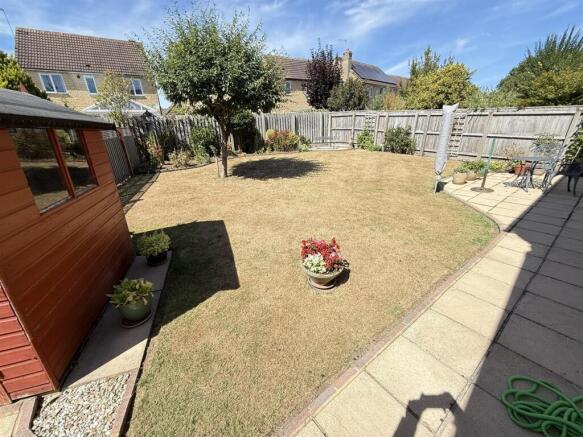 St. Mellion Close, Monkton Park, Chippenham photo 4