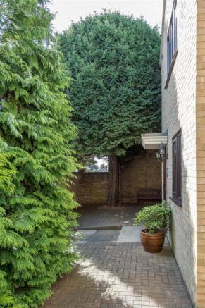 210923 - 22a Dunstable Street - 28.jpg